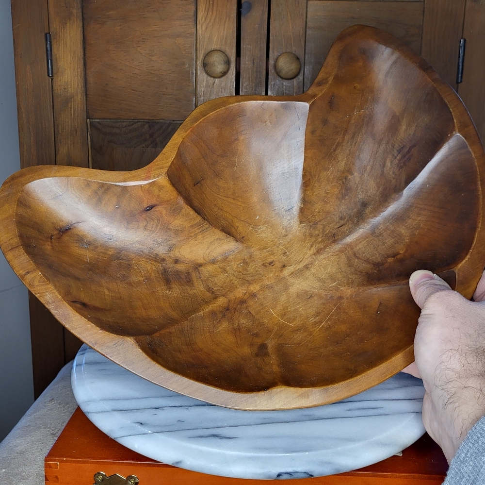 Elegant Wooden Bowl Set - Picture 16 of 17